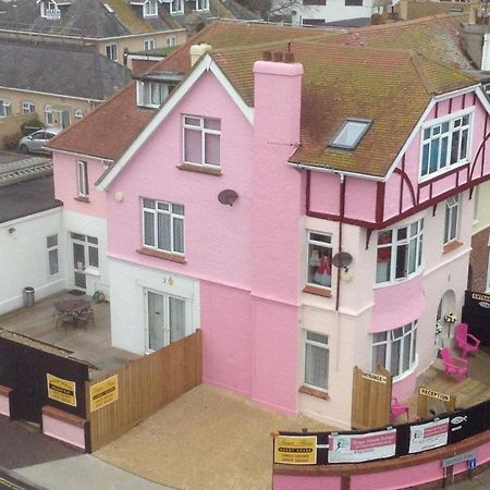 Pink House ,Opposite Beach ,Sleeps 6 , 2 Bedroom Ground Floor Self Contained Garden Flat , Private Entrance , Kitchen , Guaranteed Parking ,Wifi , Movies ,Bathroom ,Fridge , Microwave ,Bedroom 1, Double Bed & 2 Single Beds ,Bedroom 2 , Double Bed Paignton Buitenkant foto